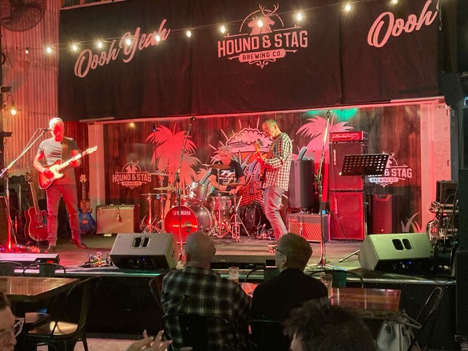MidRoad, cover band in Gold Coast, photo 3