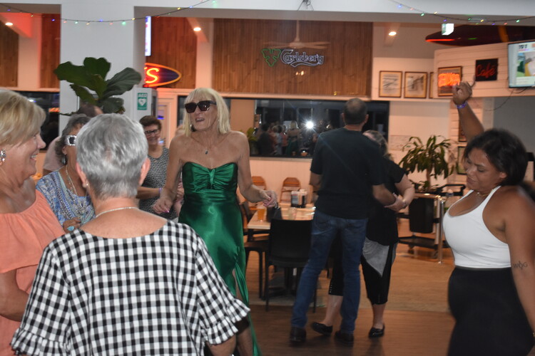 Vinyl Revival, cover band in Gold Coast, photo 2