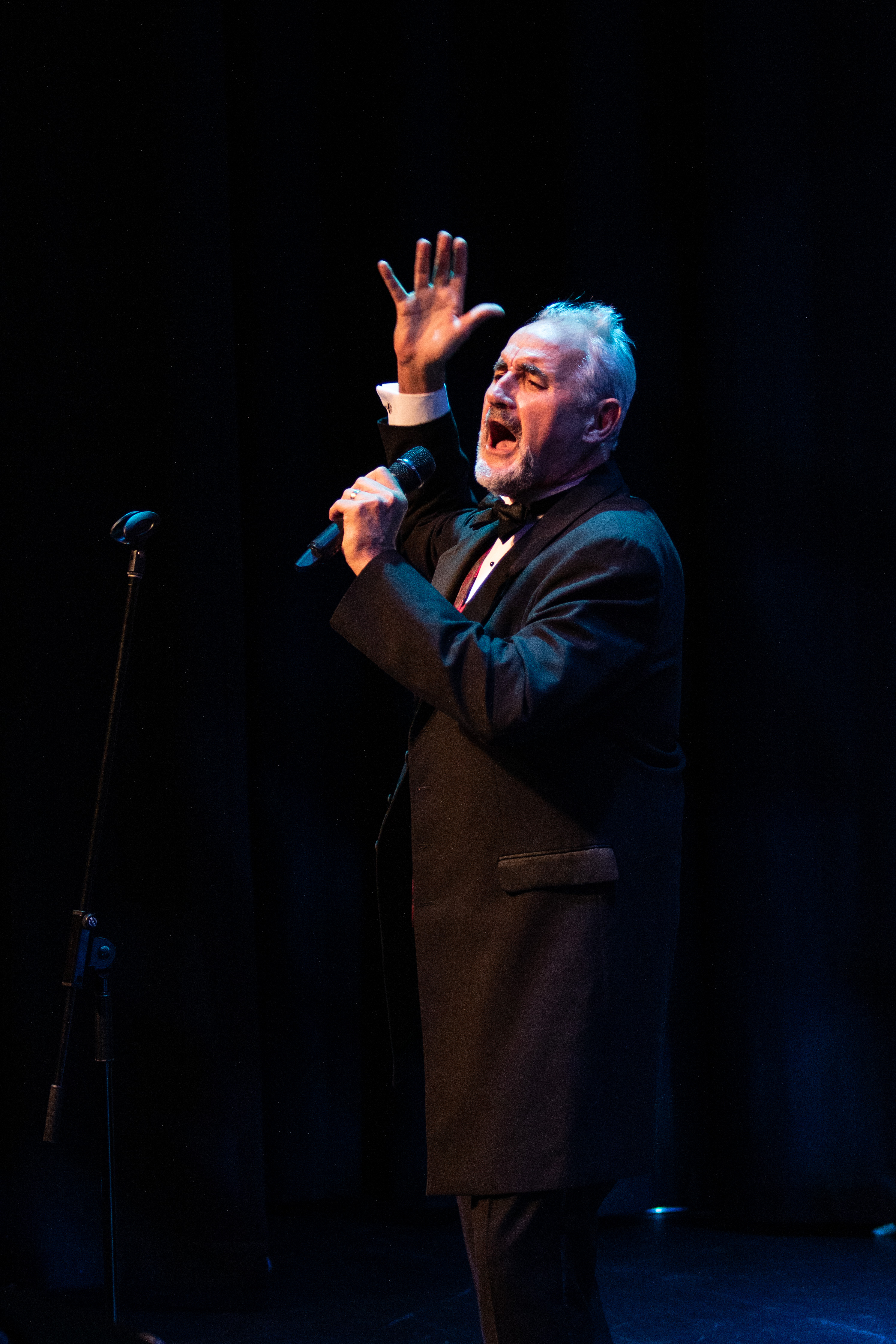 Tenor Roger Davy, opera singer in Gold Coast