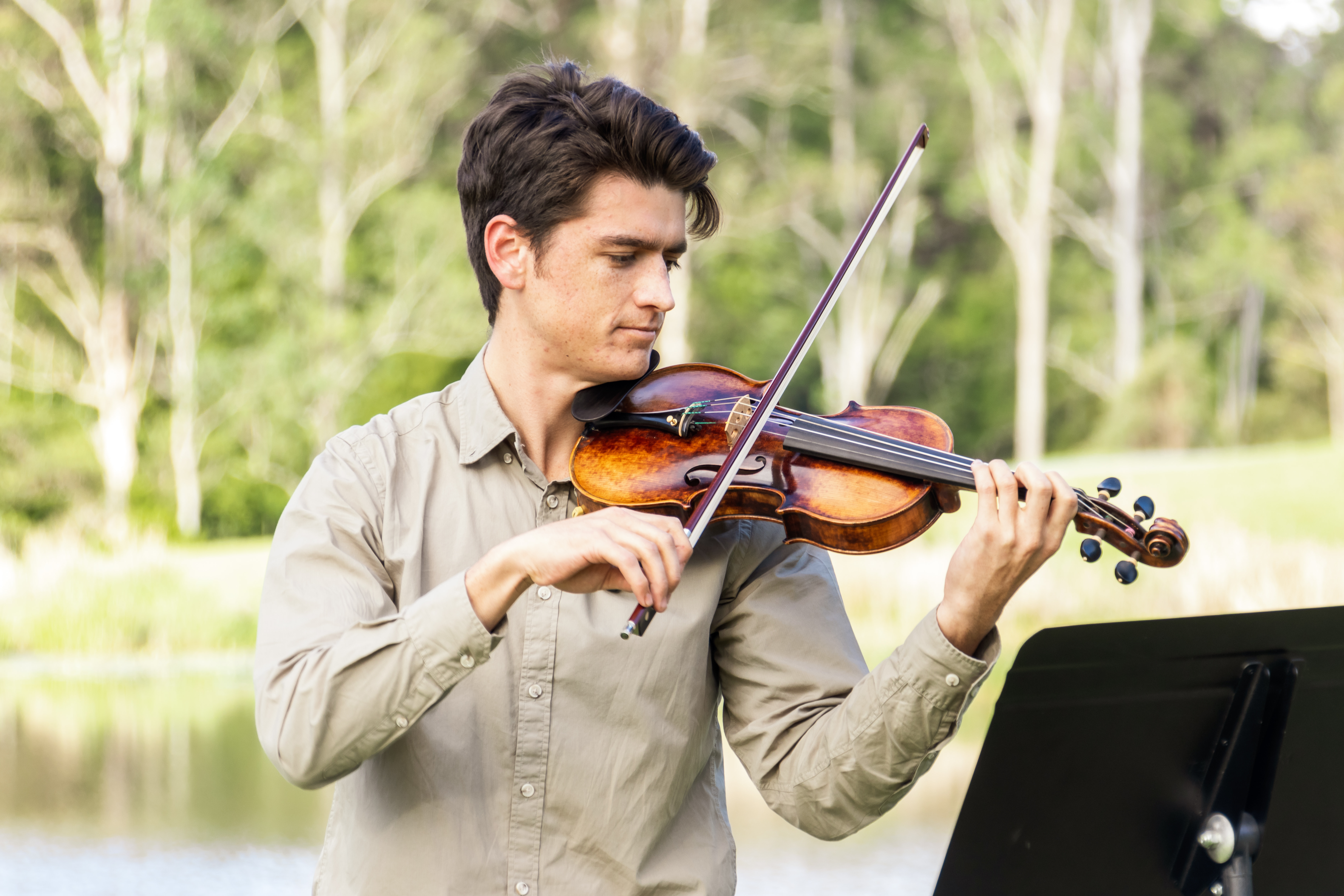 Violinist, live in Gold Coast