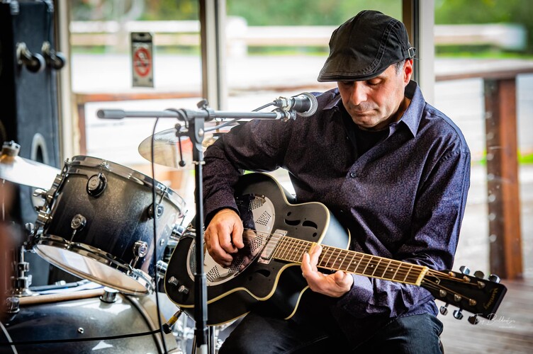 Andrew Borg, guitarist in Gordon, photo 3