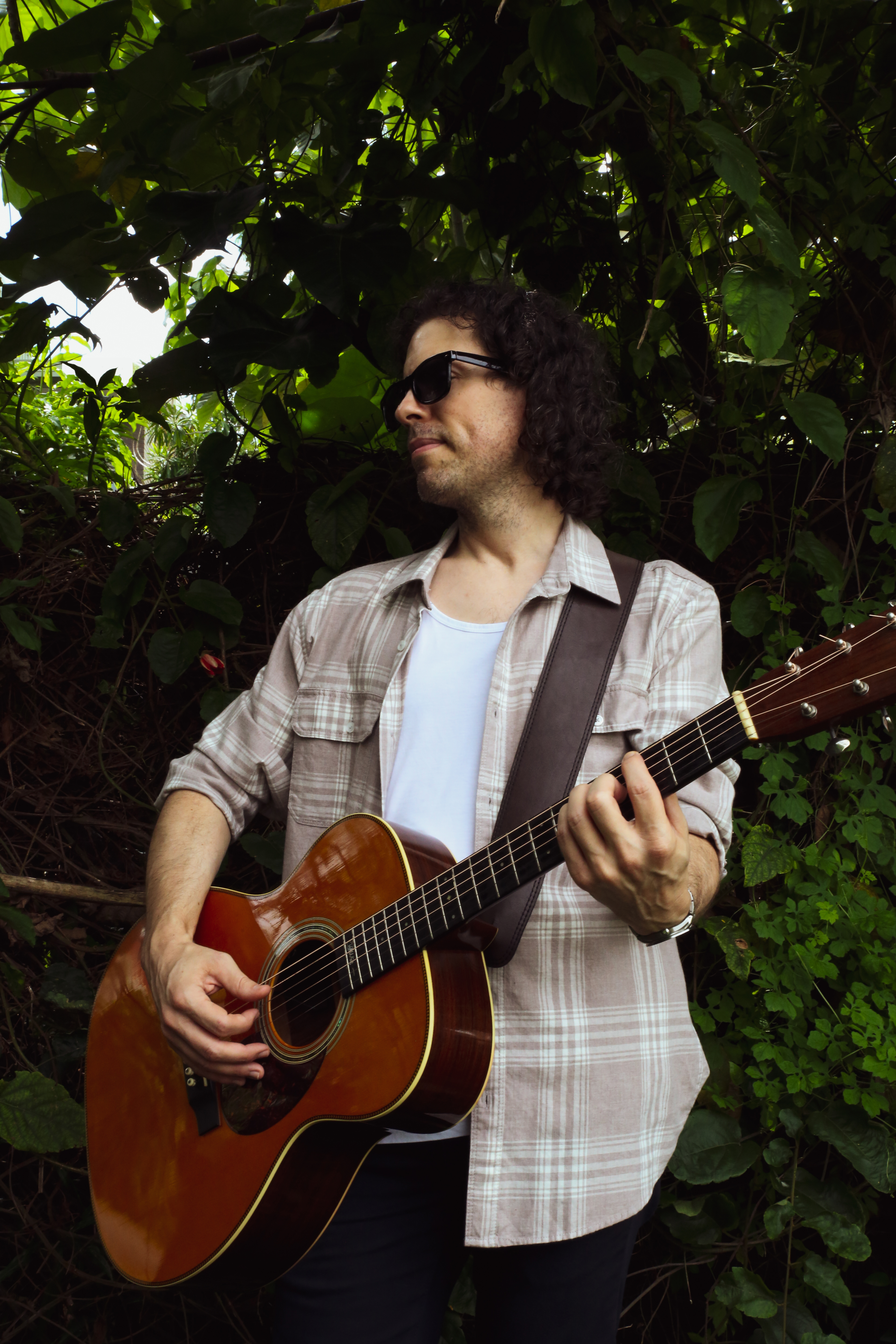 Robert Cini, singer-songwriter in Innisfail