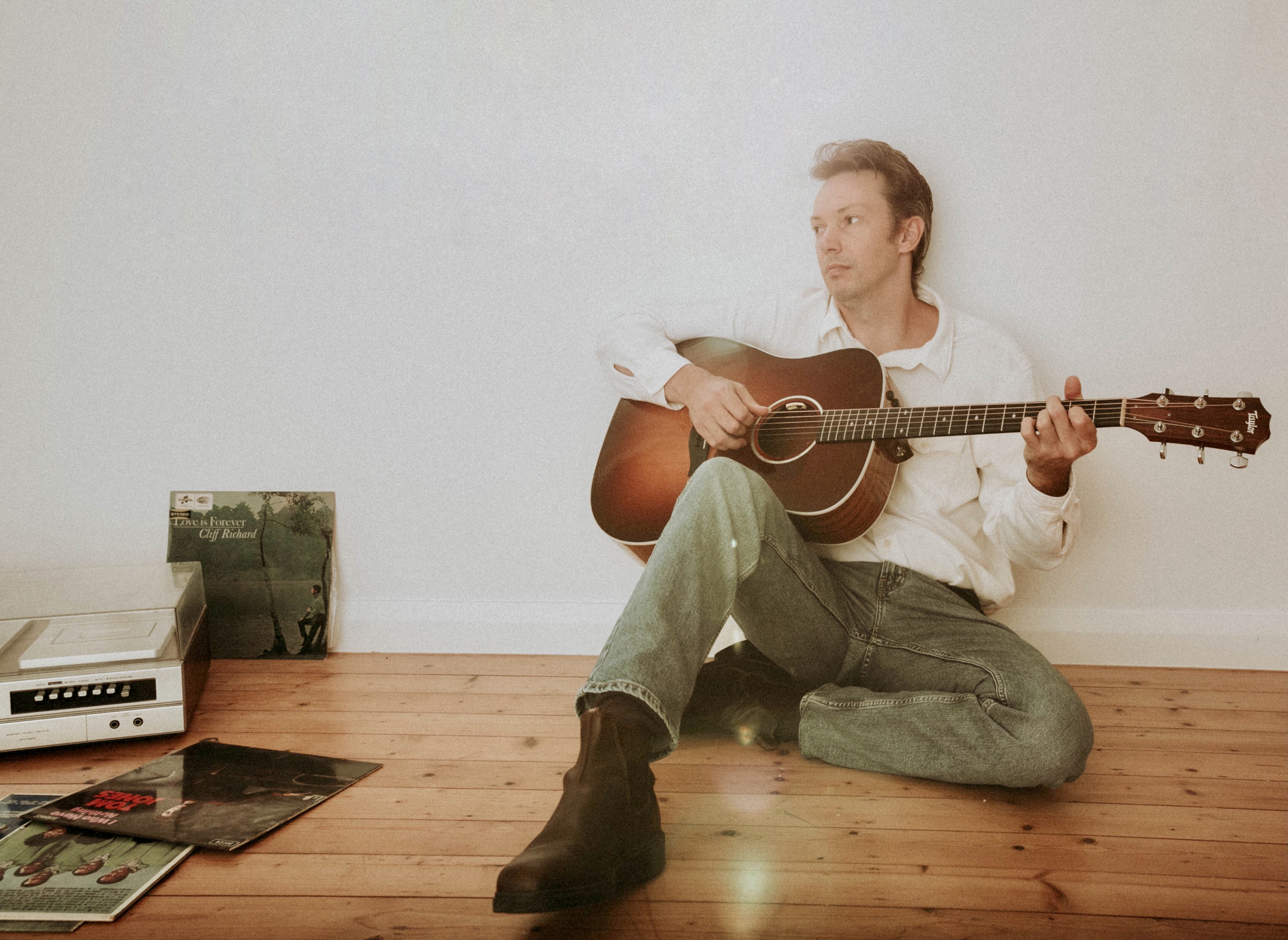 Dan Challis, singer in Kiama
