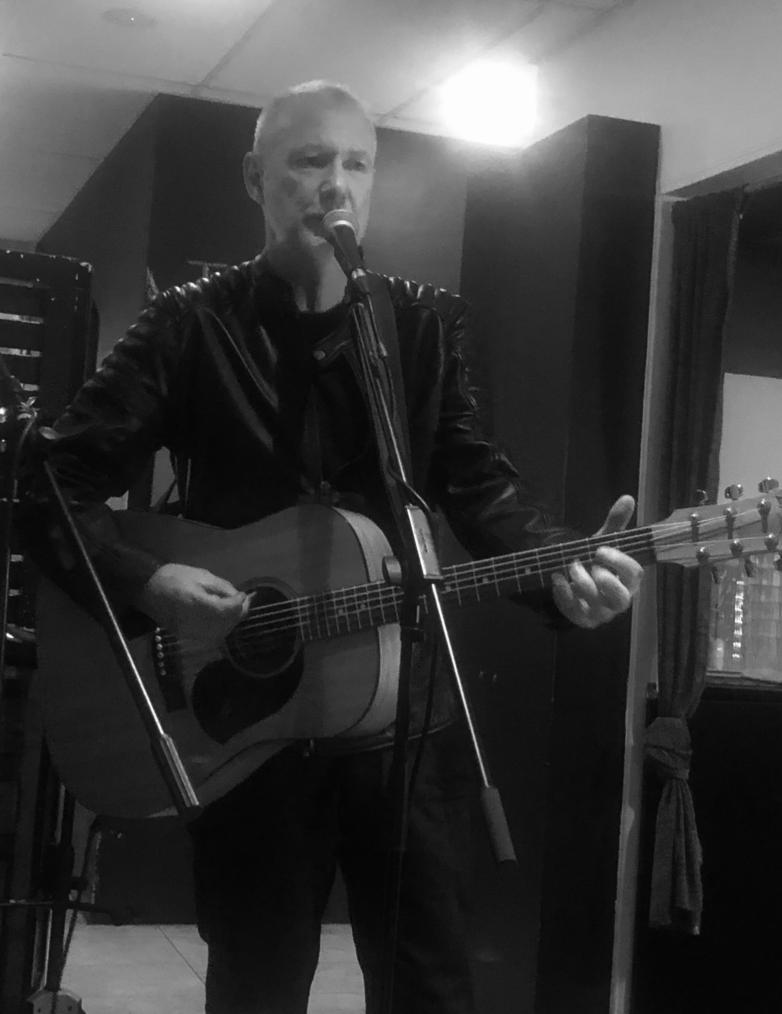 Bob Pigott, singer in Kincumber