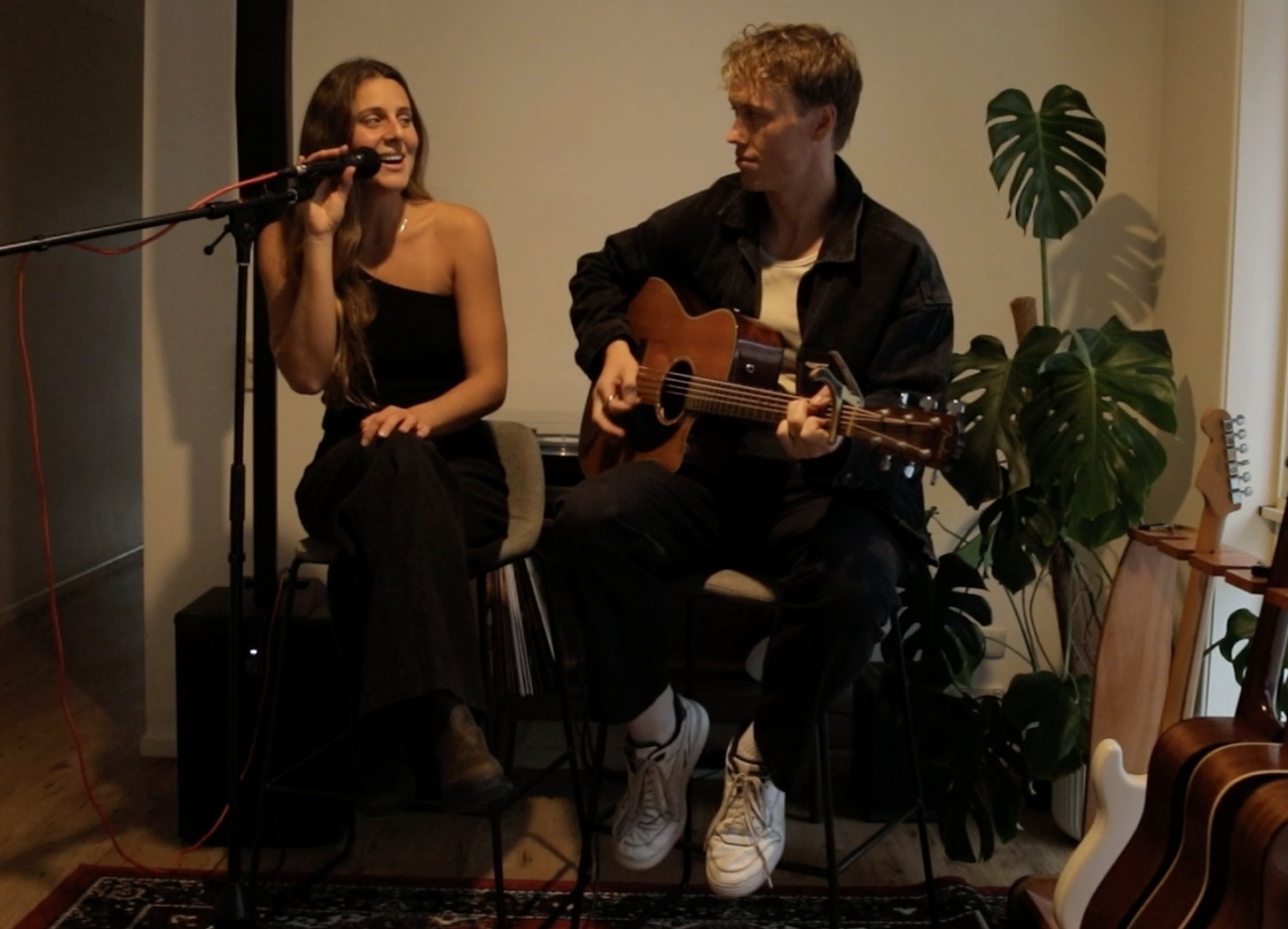 Jessie and Tim, musical duo in Kingscliff, photo 2