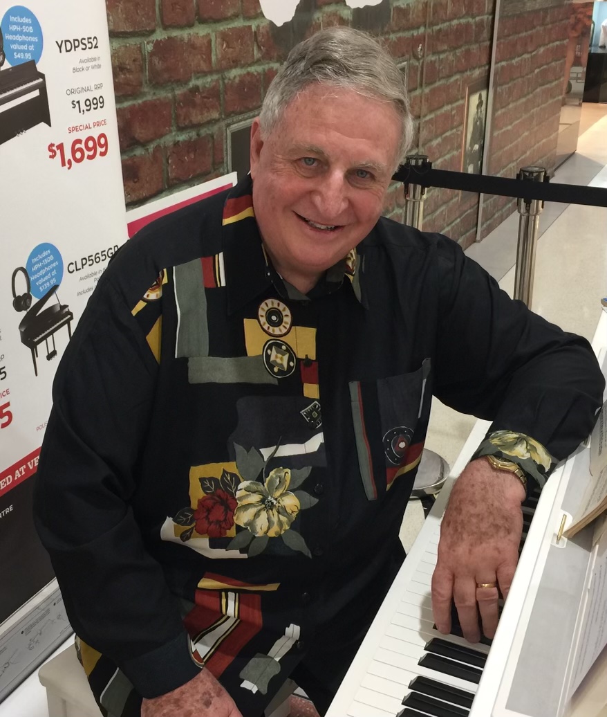 Tony Hallo, pianist in Kirwan