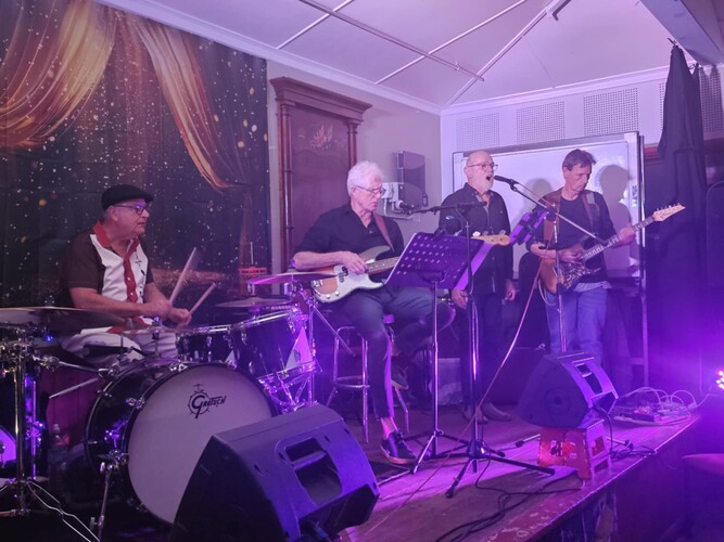 T-Bar Cruisers, cover band in Lennox Head
