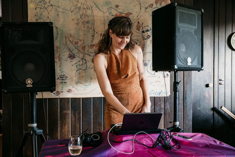 DJ Ellen Hookey, wedding band in Maddingley