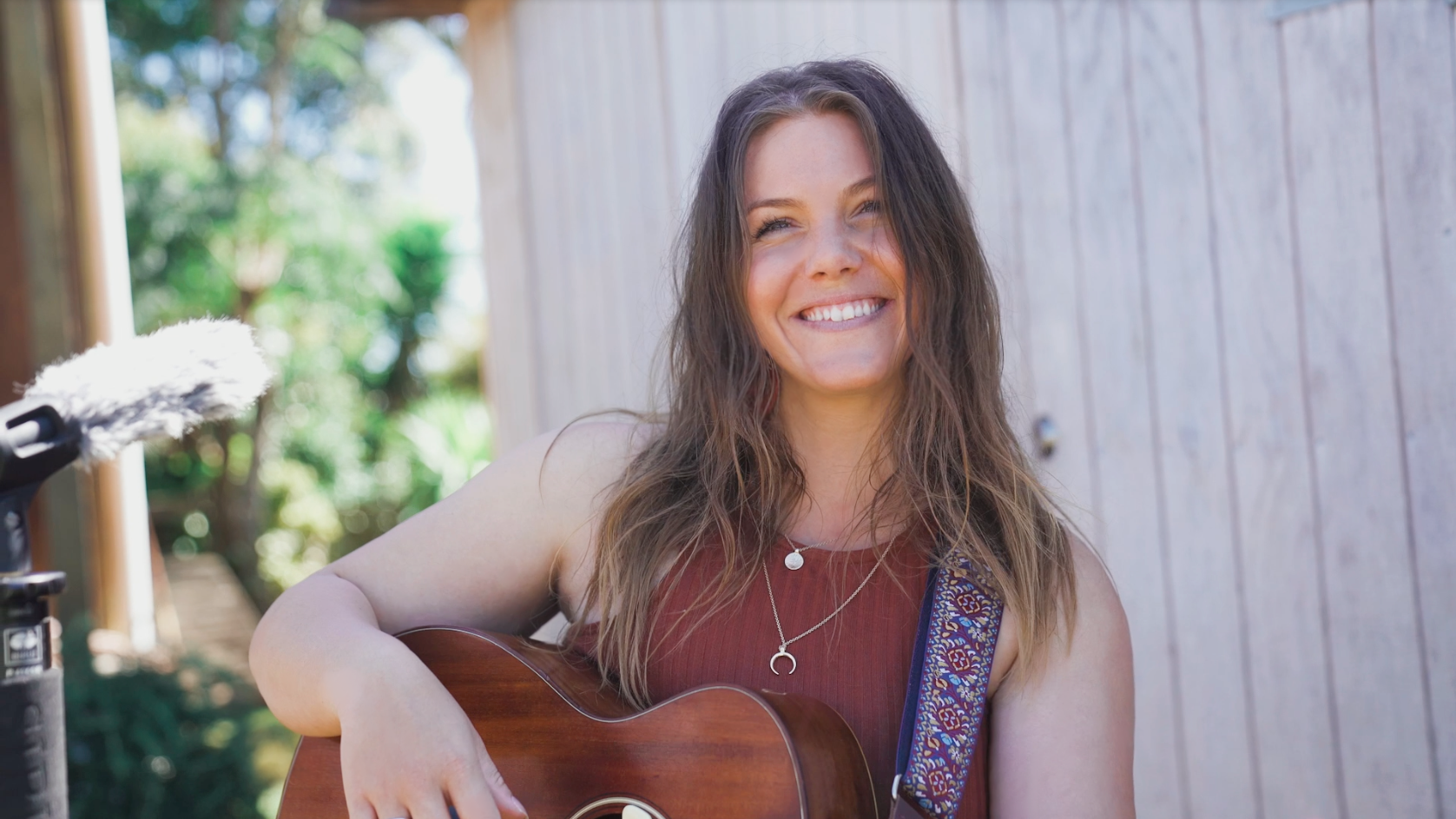 Emjay Angeni, singer-songwriter in Margaret River, photo 2