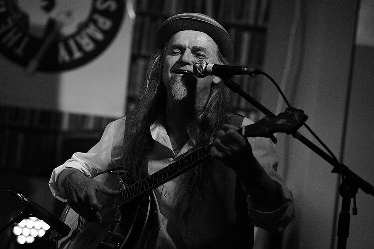 Tom Flood, folk singer in Margaret River, photo 3
