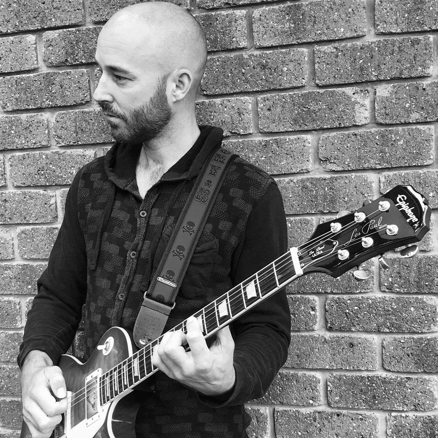 Nicko, singer in Maryborough, photo 2