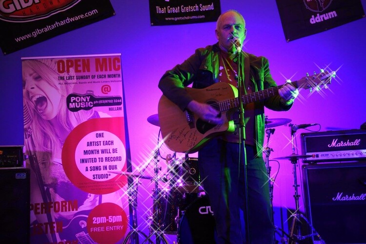 Edward Nass, singer-songwriter in Melbourne, photo 3