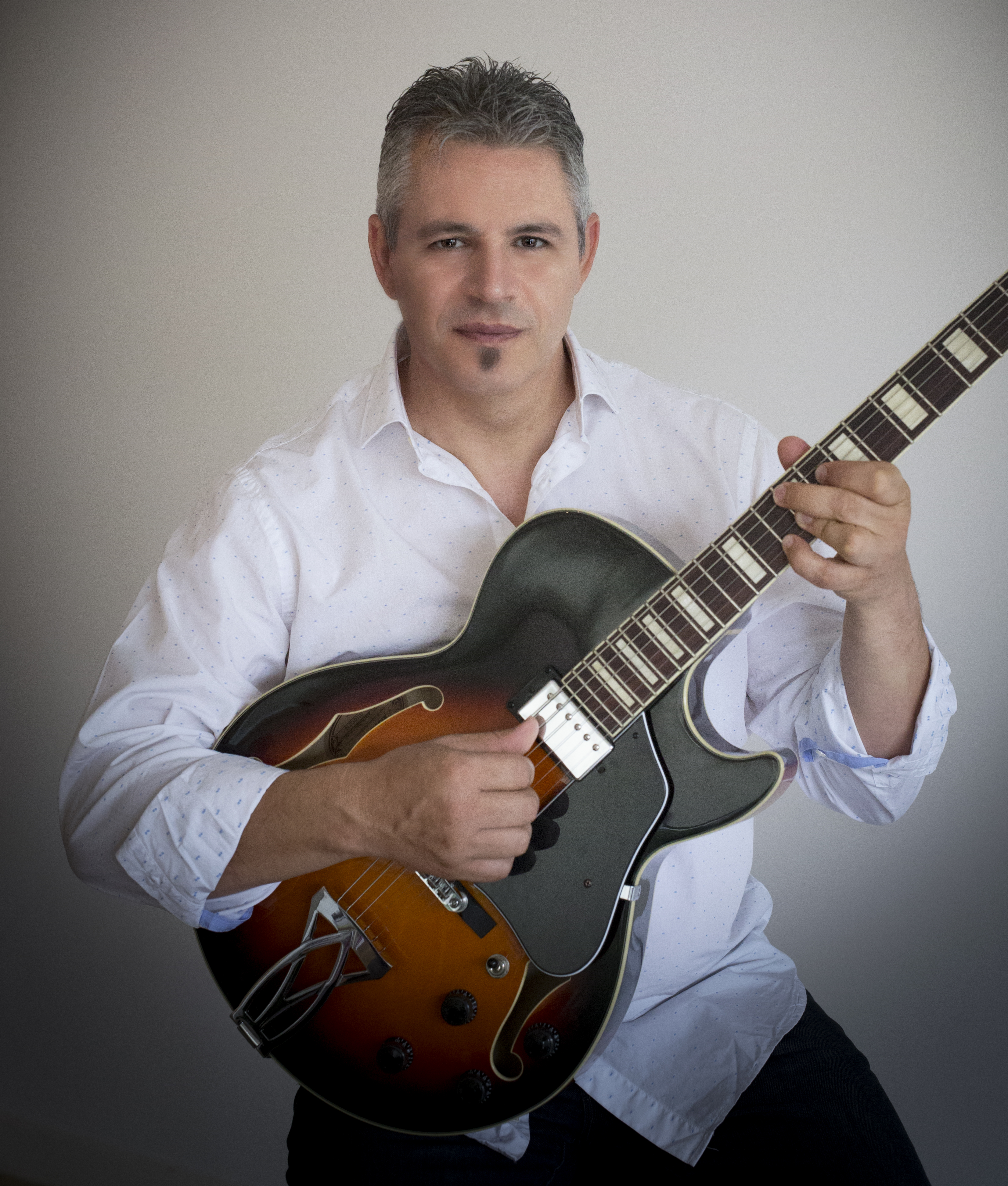 Jim Bazis, singer in Melbourne