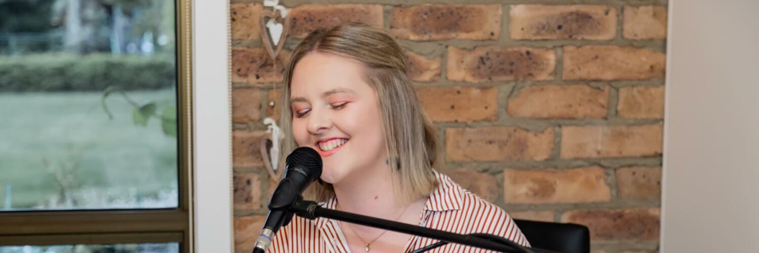 LIV, pianist and singer solo in Melbourne, photo 3