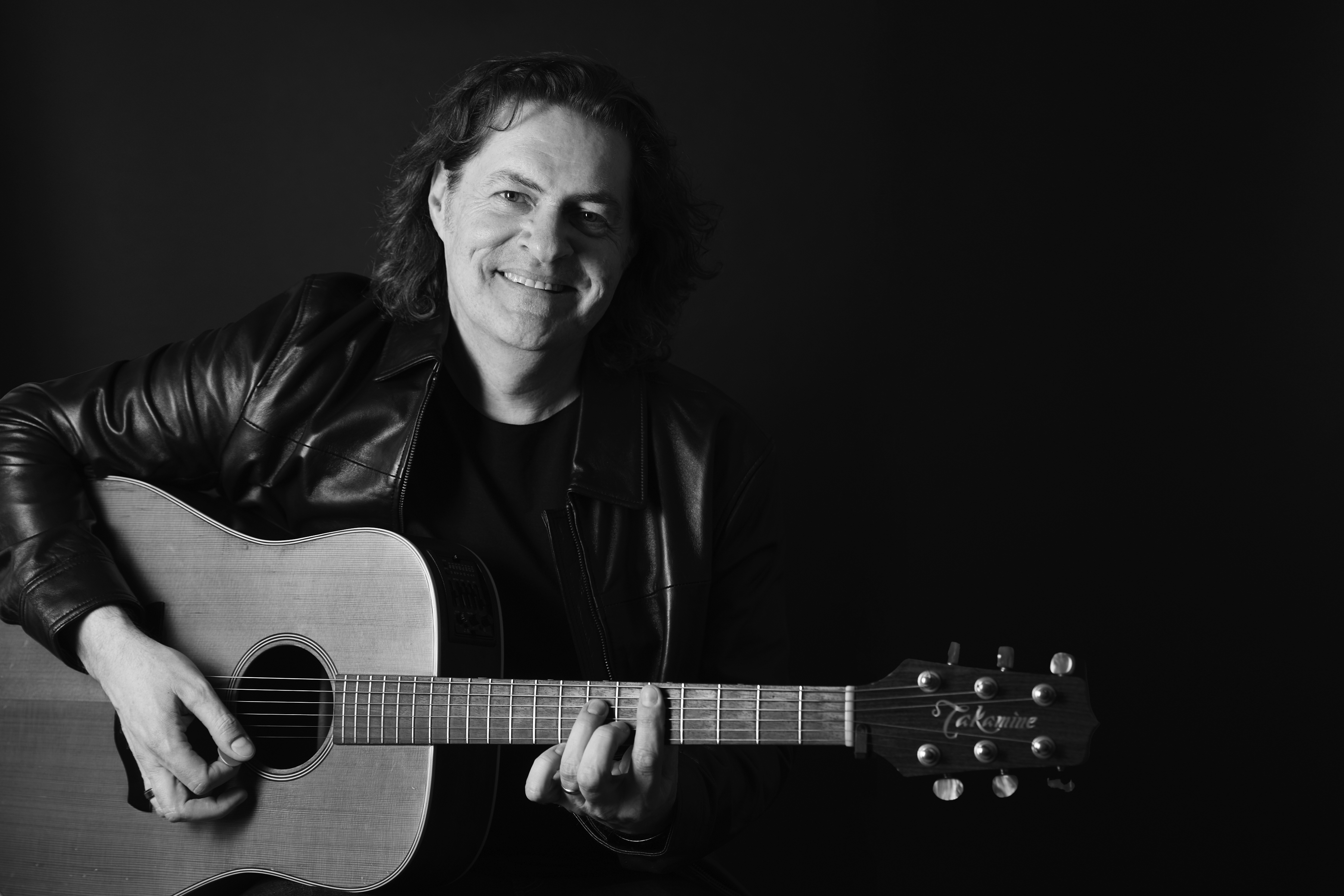 Mark Hughes, acoustic guitar and singer solo in Melbourne, photo 3