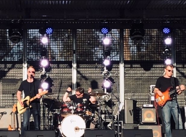Andrew Wallace, cover band in Melbourne, photo 2