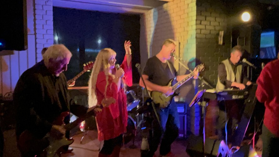 Covers in the Corner, cover band in Melbourne, photo 3
