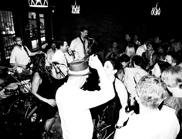 Melbourne Hit Parade, cover band in Melbourne, photo 3