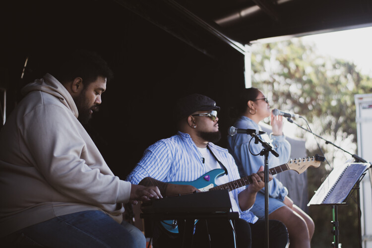 Mileh'tunes, cover band in Melbourne, photo 3