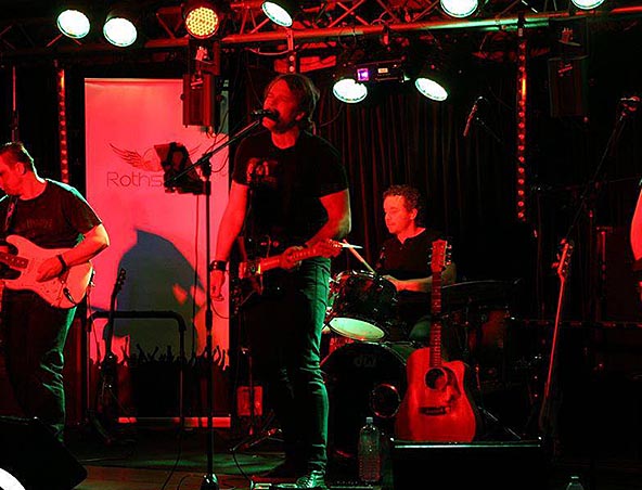 Rothschild, cover band in Melbourne, photo 3