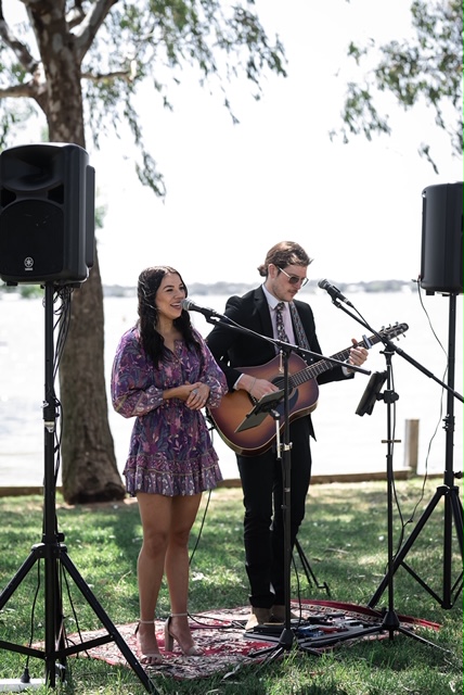 Between the Covers, musical duo in Melbourne