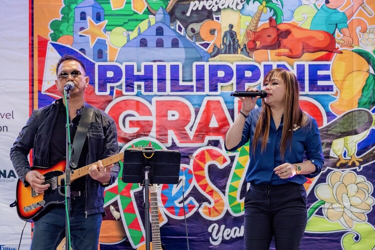 Roxx Mixx, musical duo in Melbourne, photo 3