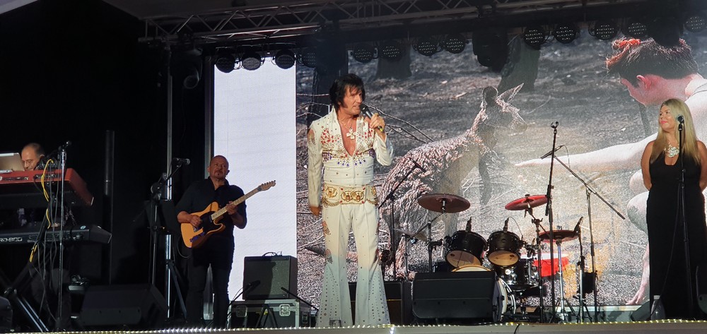 Elvis Vegas Show, singing impersonator in Melbourne, photo 3