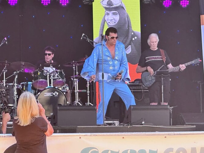 Rocking Elvis, tribute singer in Melbourne, photo 3