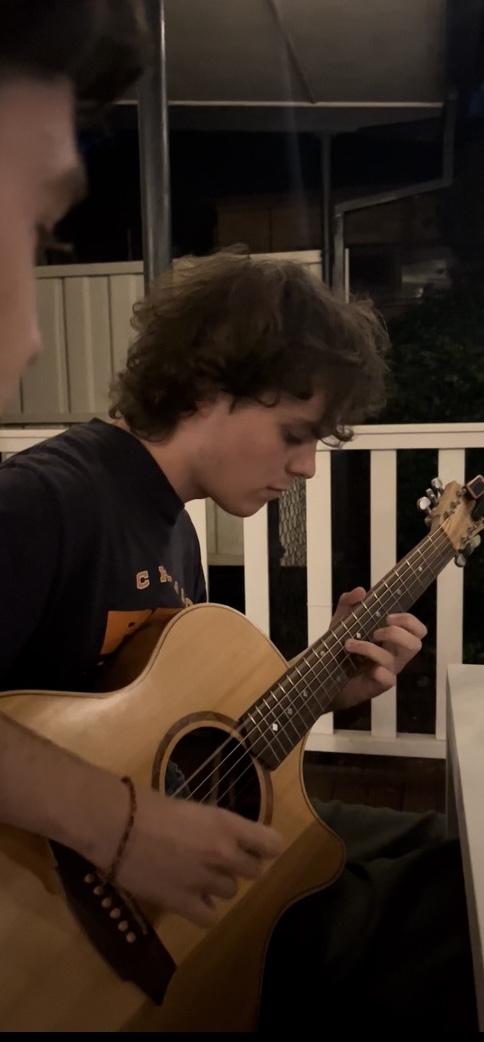 Ned plays guitar, guitarist in Melbourne, photo 2