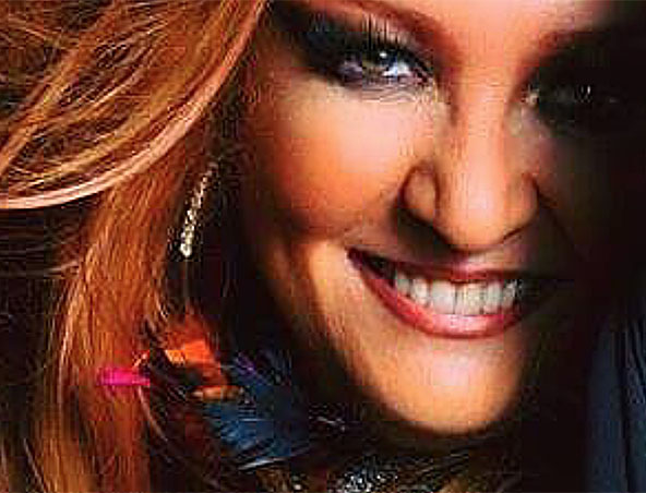 Nikki Colombo, singer in Melbourne