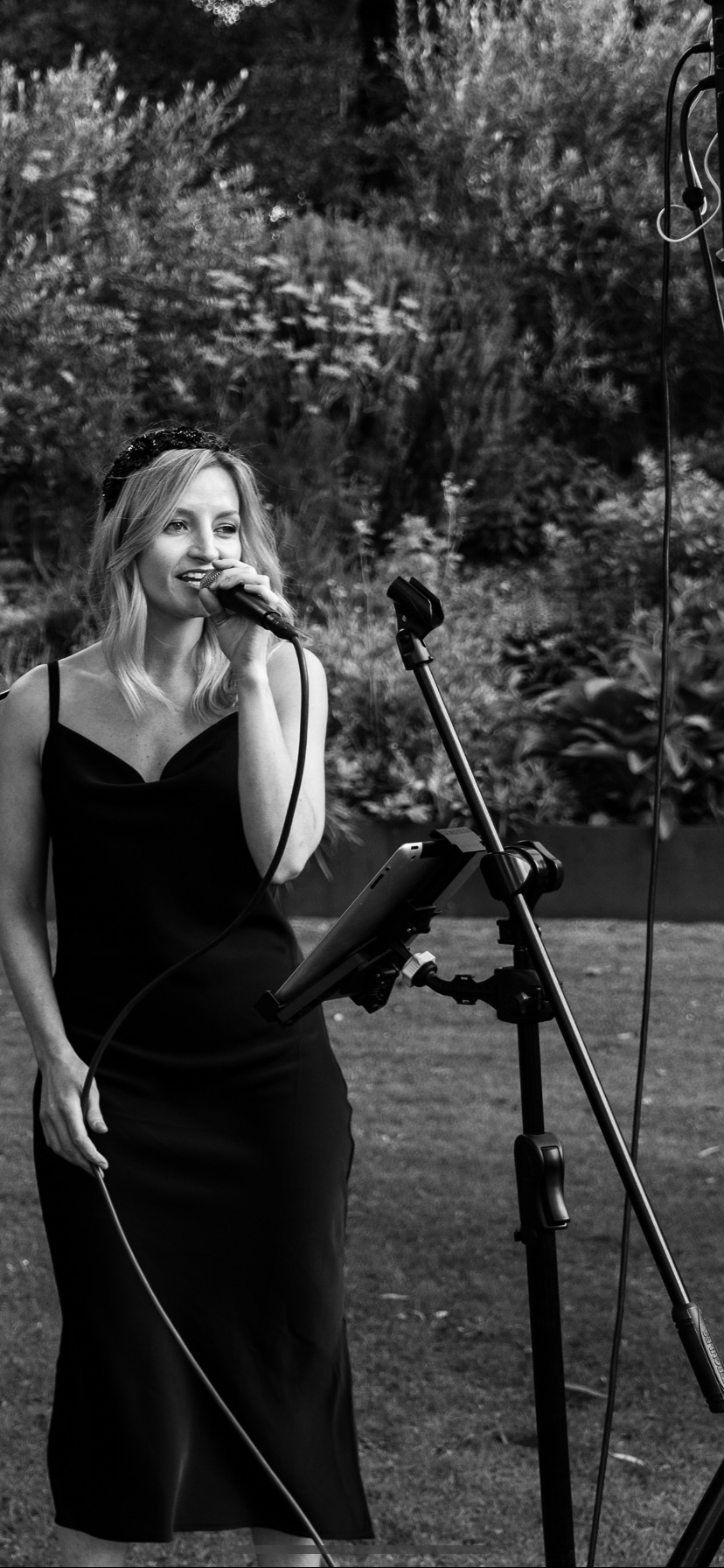 Cara Jane, pianist and singer solo in Melbourne