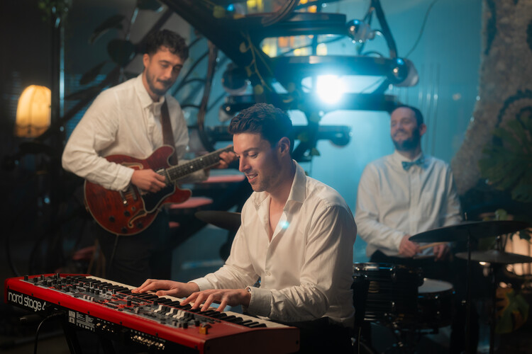 Jeremy Bennett, pianist and singer solo in Melbourne, photo 3