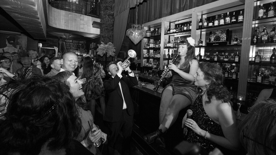 Jennifer Salisbury's Swingin' Elixir, swing band in Melbourne, photo 3