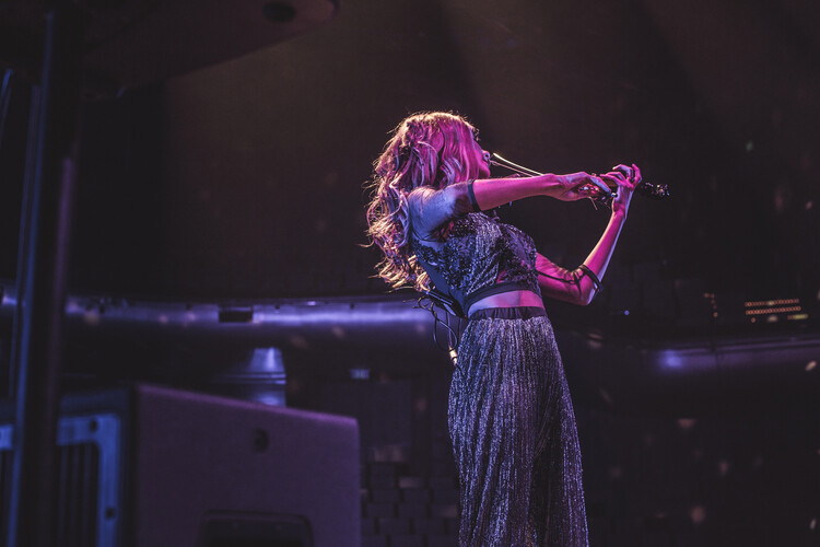 Cheralyn, violinist in Melbourne, photo 3