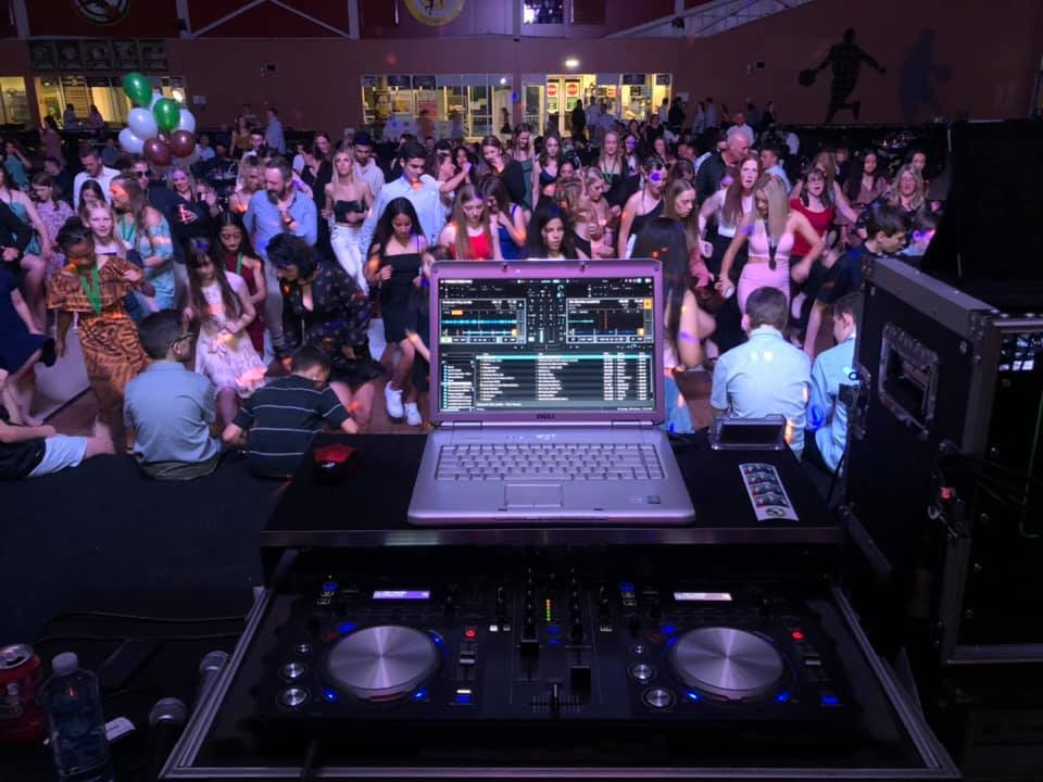 Fedora DJs and Photo Booth Hire, wedding band in Melbourne, photo 2