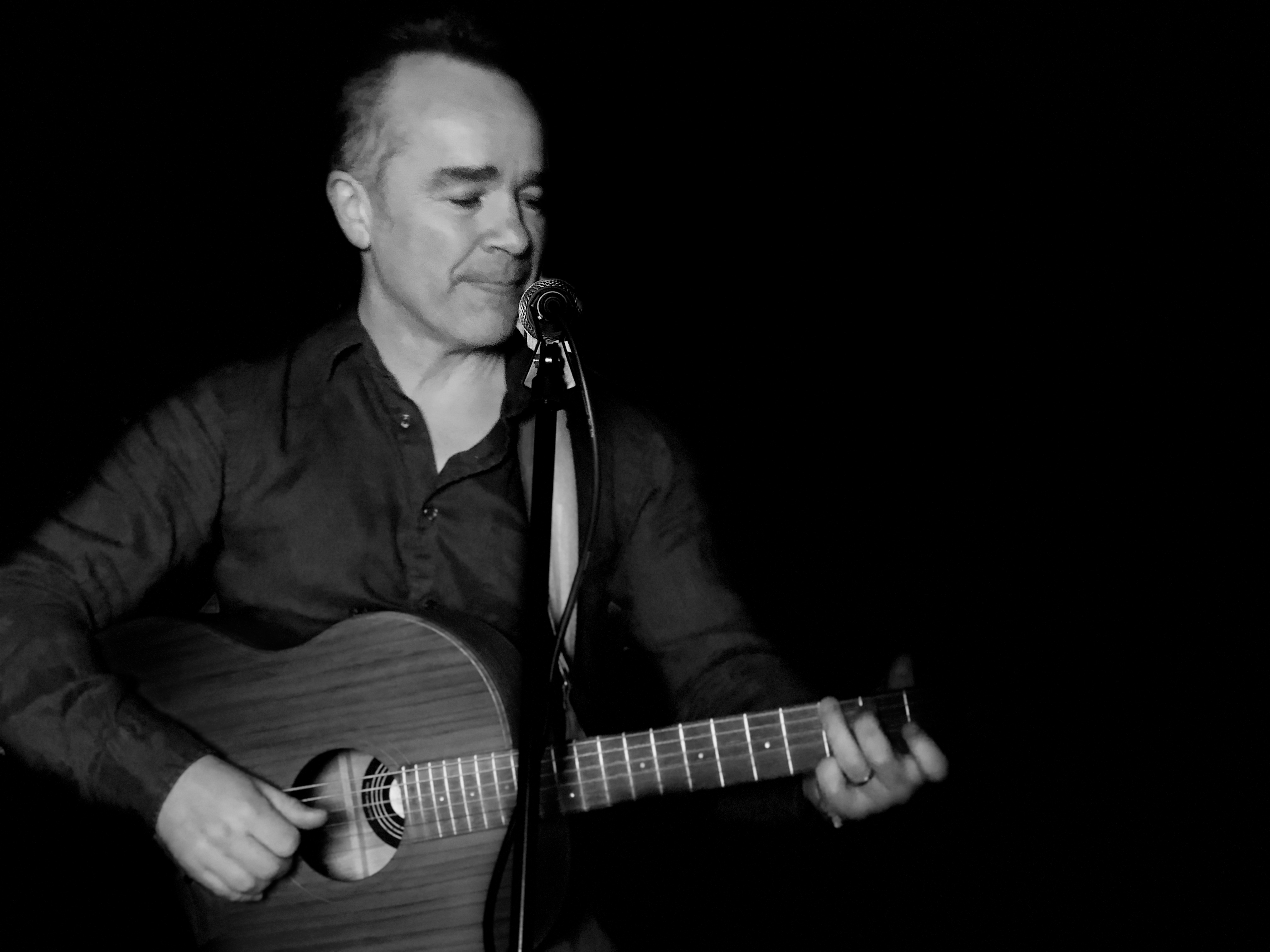 Peter Shilling, guitarist in Milton, photo 2