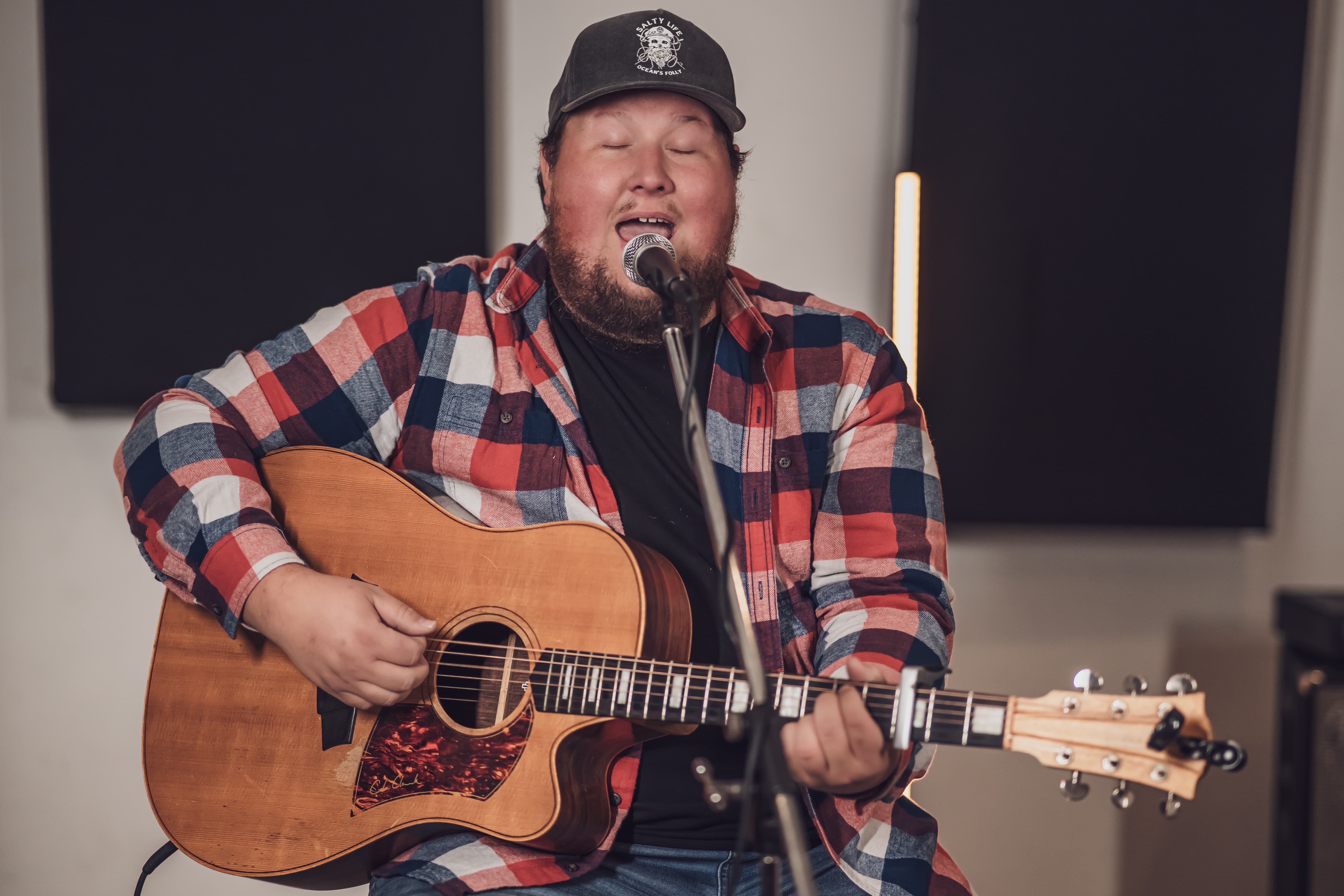 Tom Blake, country singer in Newcastle