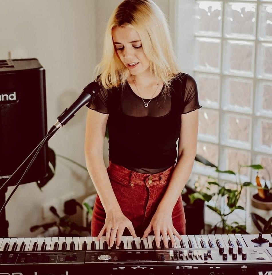 Bridget Harper Music, pianist and singer solo in Newcastle, photo 2