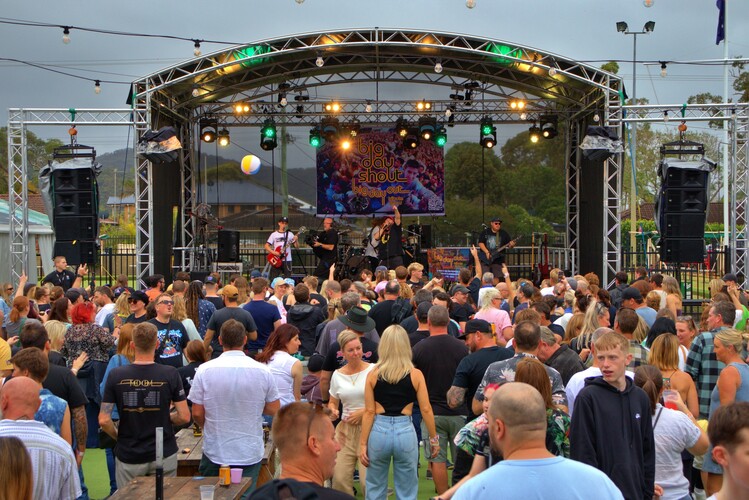 Big Day Shout, tribute band in Newcastle, photo 2