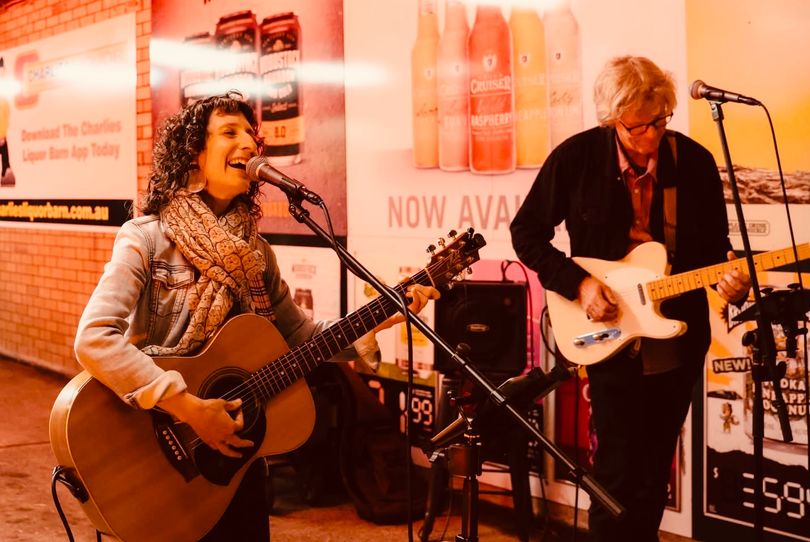 Mem Davis Duo, wedding band in Wollongong, photo 2