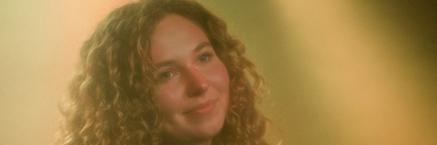 Lucie Glang, singer-songwriter in Ocean Shores, photo 3