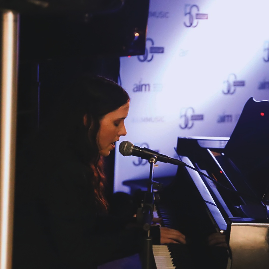 Shyla Jae, pianist and singer solo in Ourimbah