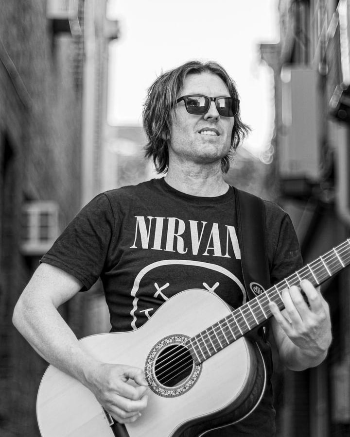 Andrew Ellis, guitarist in Perth, photo 2