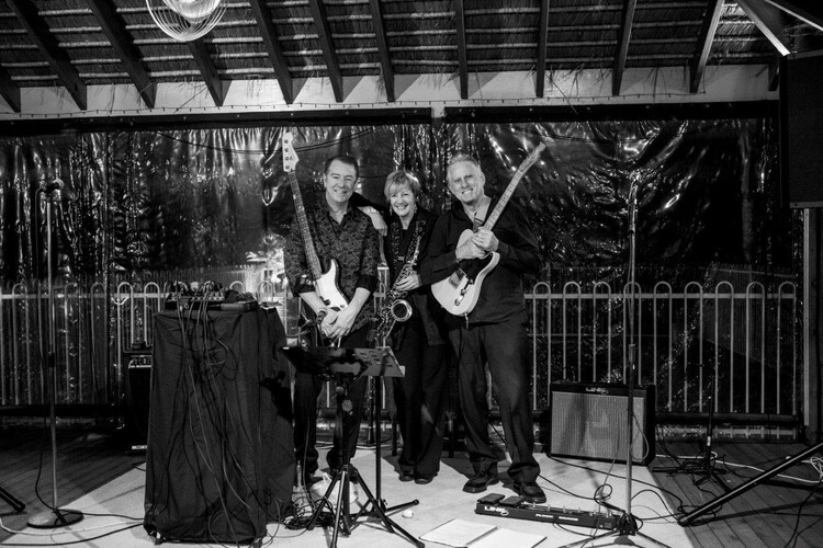 RhythmWorX, cover band in Perth, photo 3