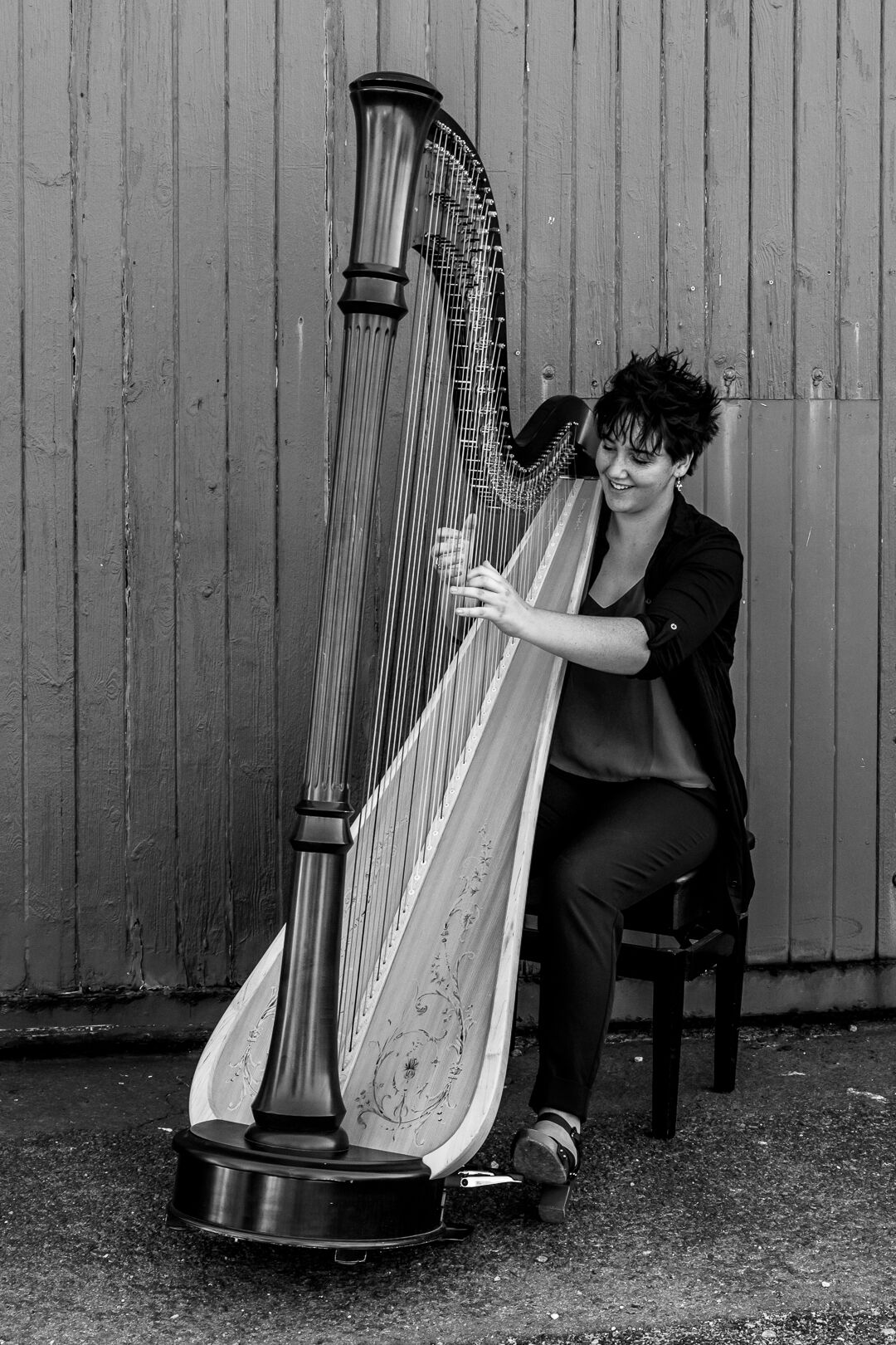 Kira Gunn, harp player in Perth