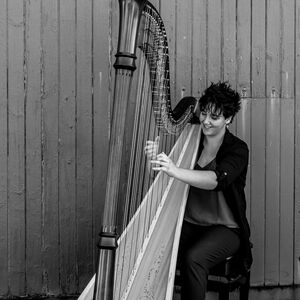 Kira Gunn, harp player in Perth, photo 2