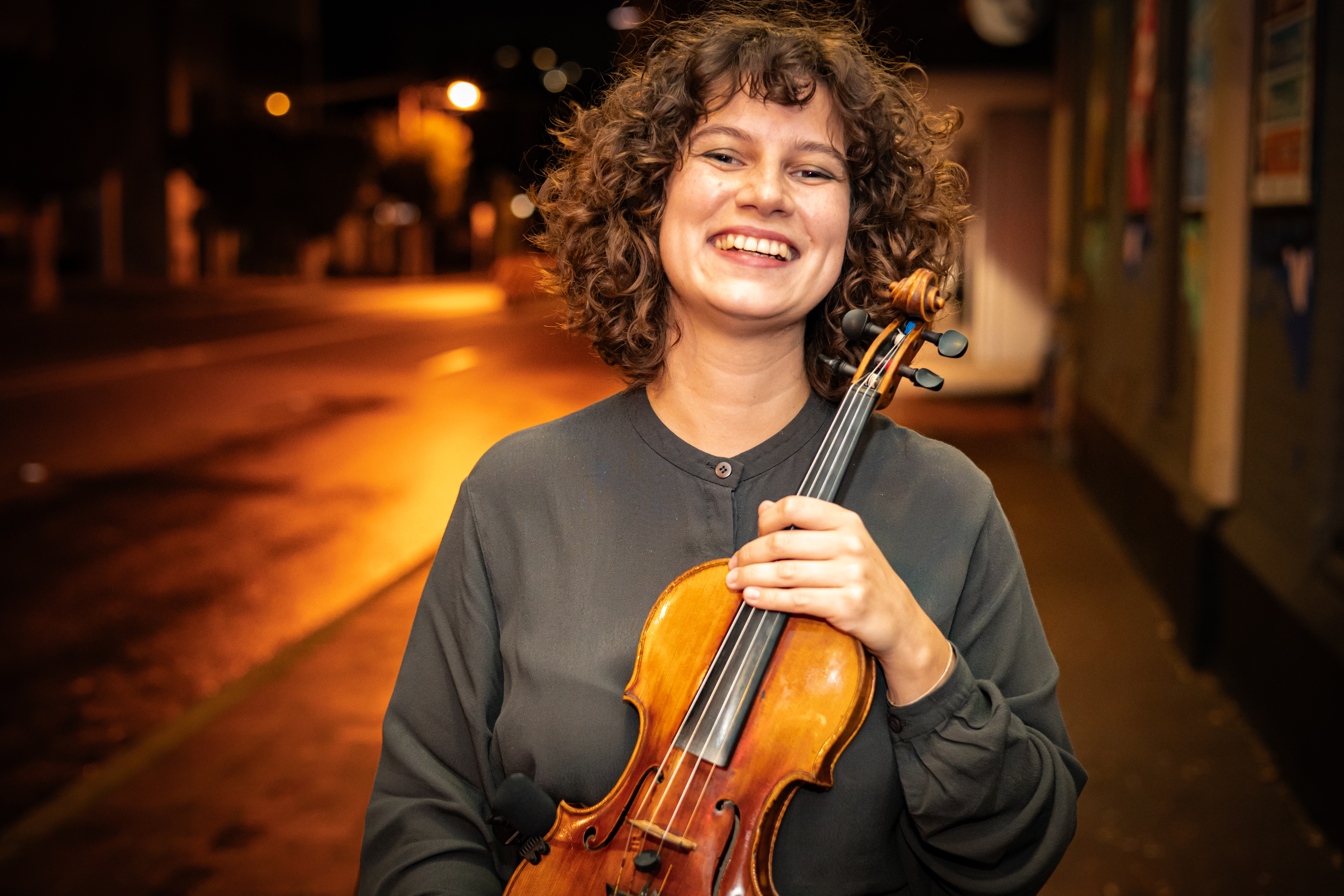 Yana, violinist in Perth, photo 2