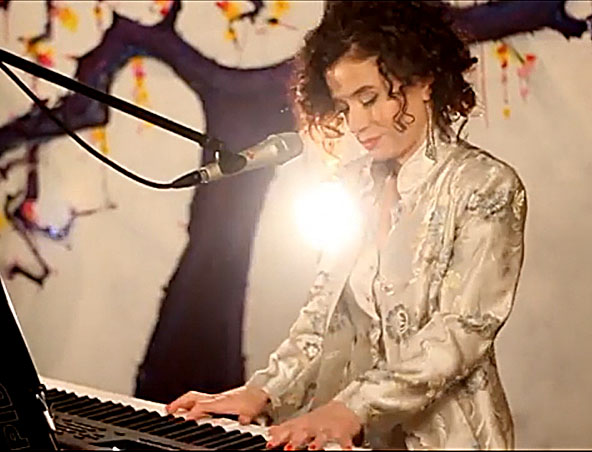 Nina, wedding singer in Perth