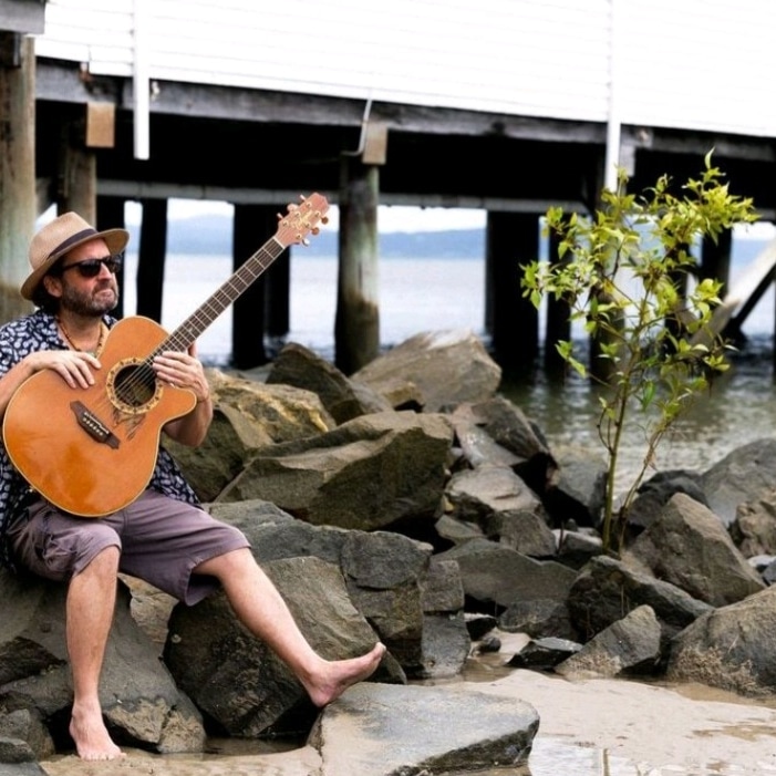 stu harcourt, singer-songwriter in Port Douglas, photo 2