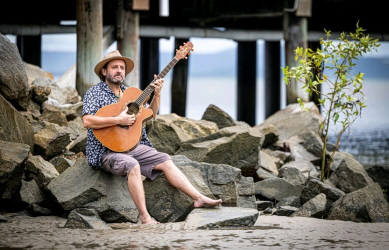 stu harcourt, singer-songwriter in Port Douglas, photo 3